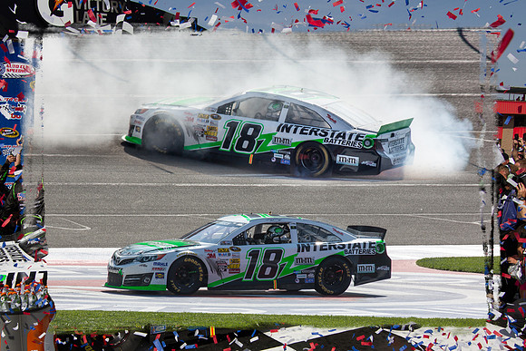 Kyle Busch Burn Out!!